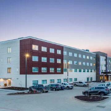 Holiday Inn Express & Suites SPRINGFIELD NORTH by IHG