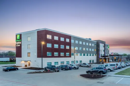 Holiday Inn Express & Suites SPRINGFIELD NORTH by IHG