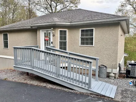 Family & Pet-Friendly, Peaceful Rural Escape. Hiking Nearby.