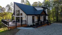 Lavish New Lodge Surrounded by Nature in Hocking Hills - Lodge 1