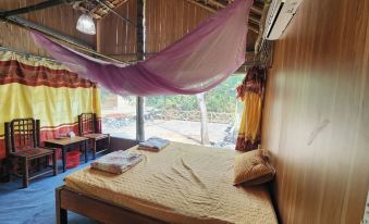 Dong Que Homestay-Tours-Motorbike, Car Rental, Hiking