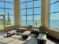 Lake Superior Two Queen Bed Studio~Pool/Hot tub-Burlington Bay