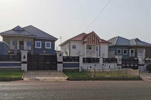 1 Bed Apartment Sleeps 2 - Parking Garden Wifi Hotels in Ga East