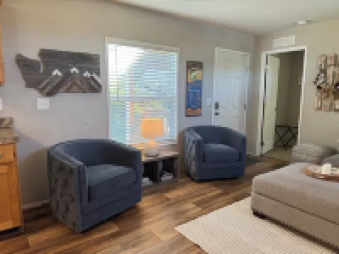 NW Retreat, Convenient 3 Block Walk to Main Street