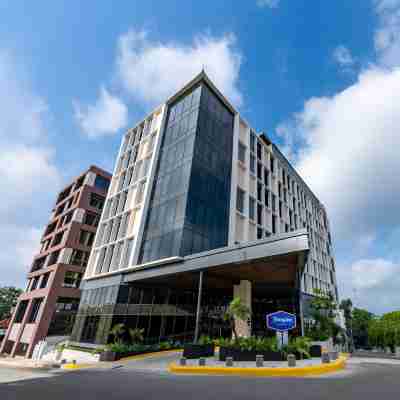 希爾頓歡朋酒店聖地亞哥-德洛斯卡瓦列羅斯 Hotel Exterior