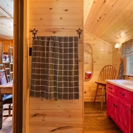 Charming cottage overlooking pond and meadows