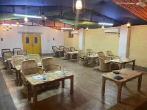 阿萊斯鄉村度假村 Brahmakumaris: Om Shanti Retreat Centre (ORC)附近的飯店