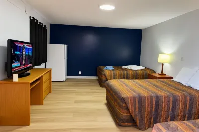 The Pas Motel Отели в г. 