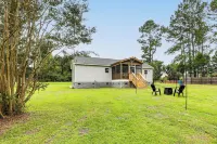 Screened Porch: Family-Friendly St Stephen Retreat - Homestays