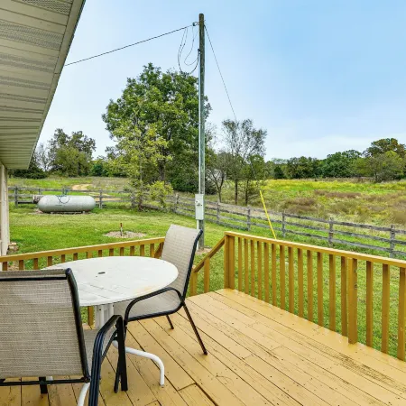 Dog-friendly Cabin w/ Yard Near Auxvasse Creek!
