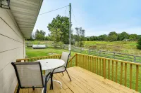 Dog-friendly Cabin w/ Yard Near Auxvasse Creek! - 2 stjerner