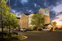 Birch Hill Suites Clarksville-Louisville North