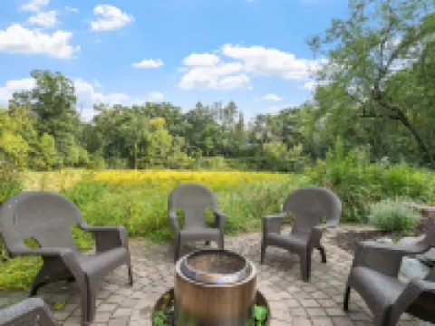 Woodland Hollow Hotels in Minnetonka