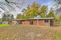 Fenced Yard Fox River Grove Home, Dogs Welcome - 3-Star