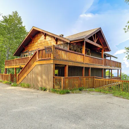 Family Fun! Beech Mtn Home w/ Game Room & Views