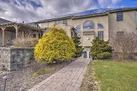 Pool & Furnished Patio: Group Getaway in Hershey - Barer
