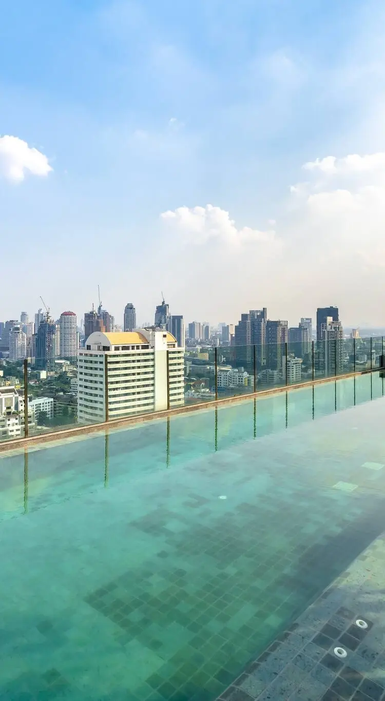 รูปภาพของPhrom Phong 43F Rooftop Pool Workation 27" Monitor, Gym, BTS & Airport Pickup