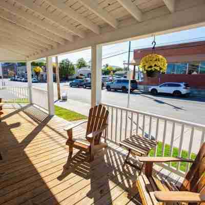 Lake George Village. 1 Block to Beach, Shepherds Park & Canada St.Pet Friendly. Others