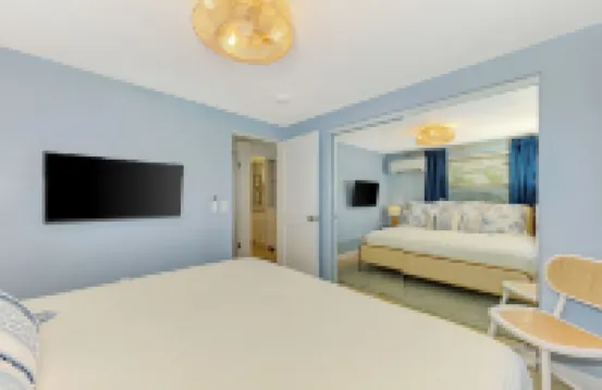 Renovated duplex  2bed / 2bath North End Of Anna Maria, 2min walk to the beach