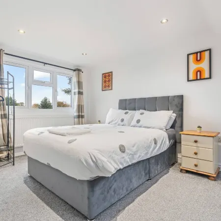 Beautiful 5 Bedroom Home in Coventry 14min to NEC