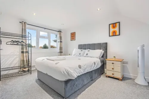Beautiful 5 Bedroom Home in Coventry 14min to NEC
