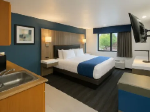 ออยสเตอร์ เบย์ อินน์แอนด์สวีทส์ โรงแรมในเบรเมอร์ตัน