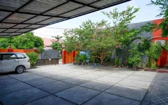 RedDoorz Near Mutiara Sis Al Jufrie Airport Palu