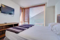 Resort-Style Condo w/ Lake Chelan & Mtn Views - 3 tähden