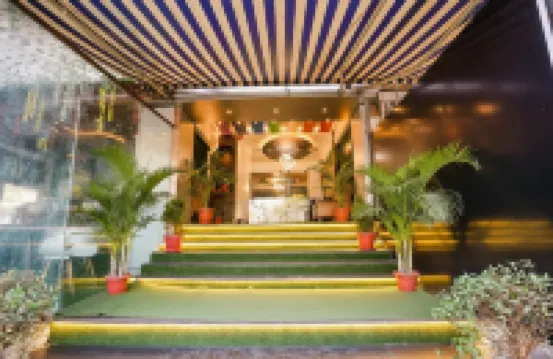 Fabexpress White House Hoteles cerca de Pandavkada Falls