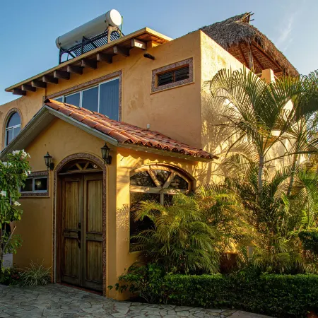 Zandoyo Bed & Breakfast