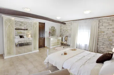 Villa with private pool and garden retreat 住宿飯店