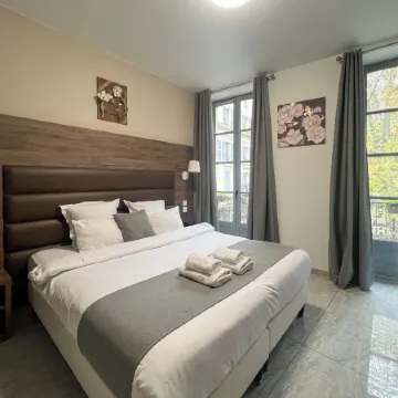 Square Hotel