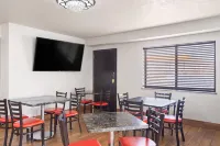 Super 8 by Wyndham Baker City - breakfast