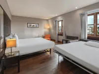Eurostars Das Artes Hotels near Igreja dos Carmelitas