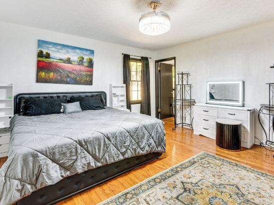 6 Mi to Marietta Square: Family Retreat w/ Yard!