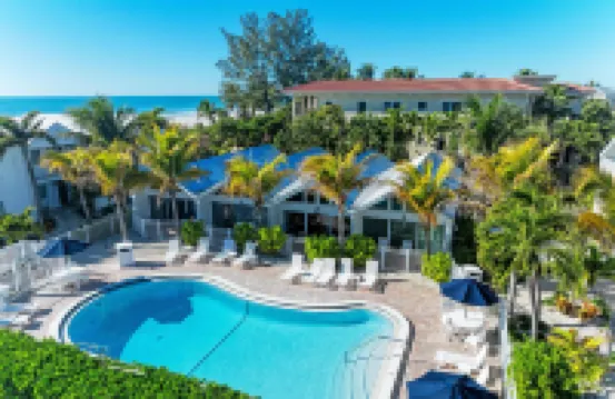 Cozy Pool View and Charming Decor - Quaint Island Retreat