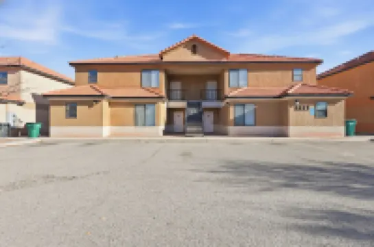 Renovated 3Br with Yard & Mountain Views