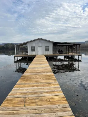 The Dogwood Cottage on Lake Guntersville
