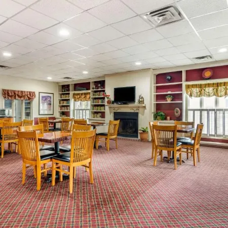 Perry Inn & Suites National Fairground I 75