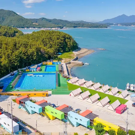 Goseong Bluebeach Pension&Glamping