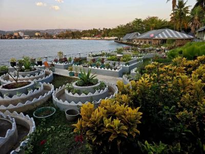 Rusty Rock Beach Resort & Spa