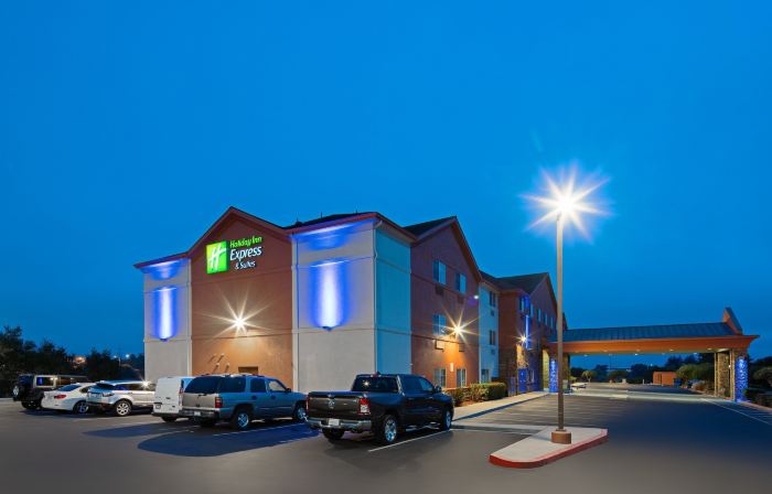 Holiday Inn Express & Suites WATSONVILLE by IHG