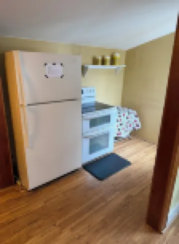 New to VRBO! Cute 2 bedroom cottage just steps from the beach!