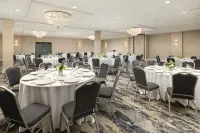 DoubleTree by Hilton Concord Downtown - プール
