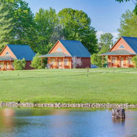 Cozy Columbia Cabin w/ Shared Lake Dock!