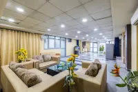 Hotel Aerostar Gold Near Yashobhoomi - Bintang 2