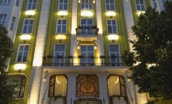 Grand Hotel London - Housity