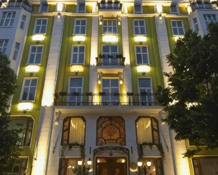 Grand Hotel London Hotels in Odesos