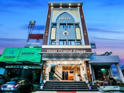Hotel Crystal Empire