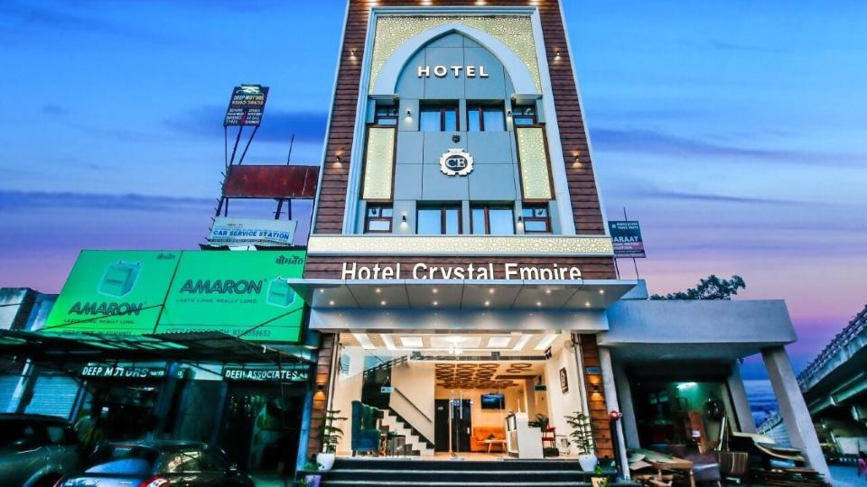 Hotel Crystal Empire